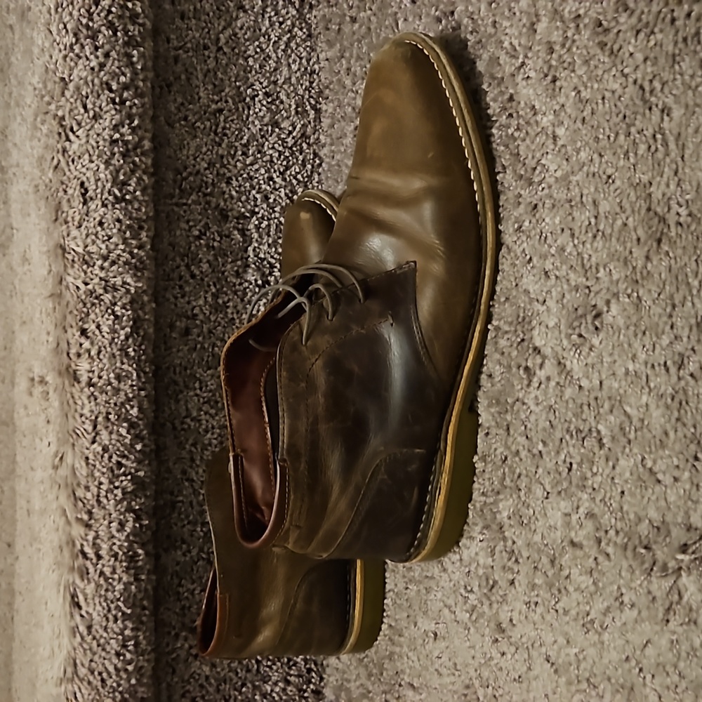 Men's casual boots.